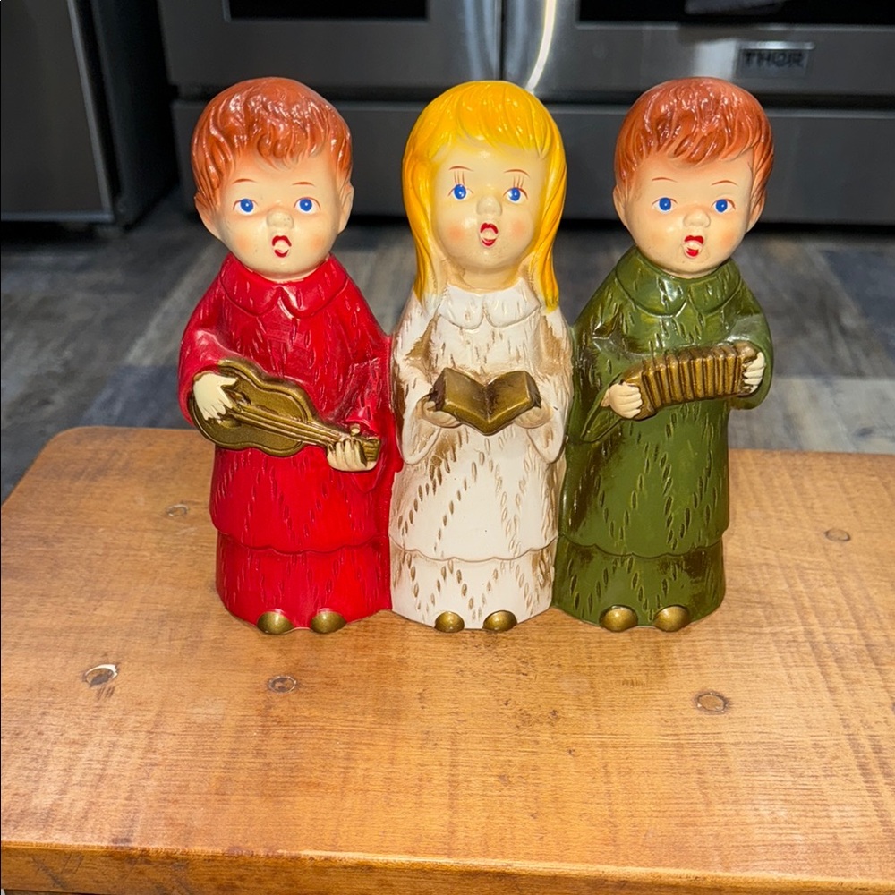 Vintage Decorama Musical Trio Kids Music Box- Plays Silent Night